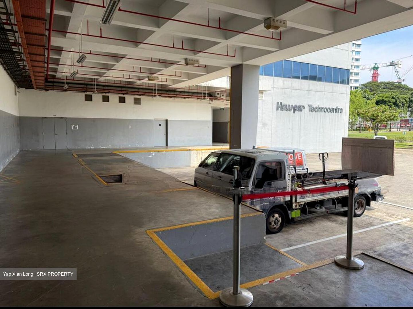 Commonwealth Drive (D3), Factory #497874811